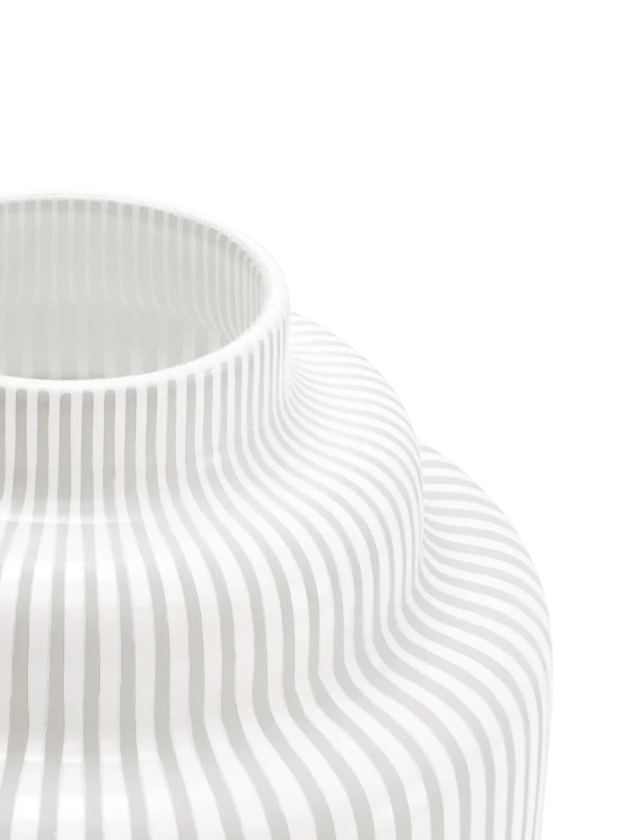 WHITE PYRAMID CANDLE HOLDER FOR CLASSIC CANDLES